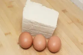 一块豆腐，三个鸡蛋，简单一做，鲜嫩入味好吃不腻，出锅是真下饭视频封面