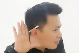 香烟自动变到耳朵上，吸烟时就能给朋友表演的魔术，快来学习