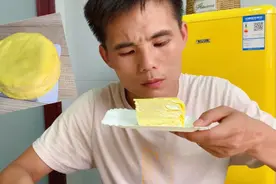 45元1个的榴莲千层好吃吗？这小伙跟风买的，品尝后却直言很后悔视频封面