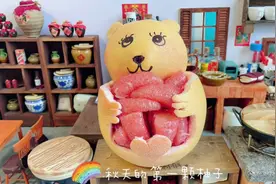 这应该是秋天的第一颗柚子最完美的剥法吧，连姿势都是爱你的形状