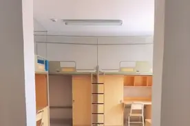 大学新生晒6人宿舍，上床下桌住宿费仅400，看到房屋布局网友羡慕