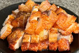 教你怎样做脆皮五花肉才好吃，皮脆肉嫩，肥而不腻，太好吃了