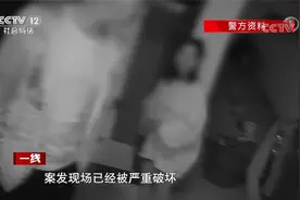 房门紧锁 七旬老人家中睡觉意外坠床身亡？儿子只看一眼就要报警视频封面