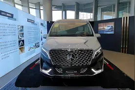 奔驰V260L高顶四座商务车竟然售价168万？维努斯无垠比想象更奢华视频封面
