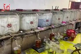 买了一桶豆油 里面一股柴油味 警方一举端掉假豆油窝点视频封面