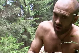 为何野外土大黄不能吃？德爷极限荒野求生，知道答案出一身冷汗！