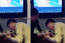 KTV小伙偏要抢麦唱《囚鸟》，经历了什么才能唱得如此撕心裂肺