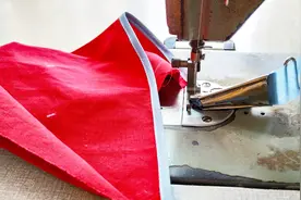 新手缝制衣服总是包不好边，原来是没用这个小工具