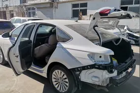 拆了一台大众朗逸后防撞梁，你们自己看吧，这算什么水平？