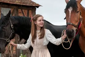 「战马」贫困家庭花巨资买下一匹马，它通人性，成了战争英雄视频封面