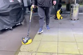 室外露台冬天没有打扫，地面长满绿苔，德国老公用冲洗机器来清洁视频封面