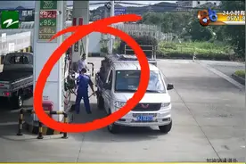 货车正在加油 车顶冒出白烟视频封面