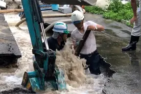 水管爆裂，师傅们这样带压修复视频封面