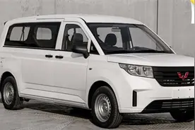 车长超5.1米 7/8/9座布局还有第四排 五菱征程是下一个爆款？视频封面