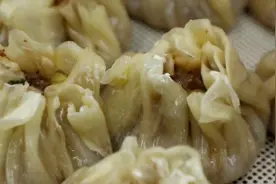 与羊汤搭配的主食，不一定是烧饼！皮薄多汁的烧麦，更香！