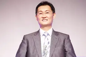 微信地球旁边那个“小人”！究竟是谁在仰望？照片大家都看过视频封面