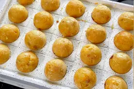 自制家庭章鱼小丸子，方法简单易学，越吃越香，和买的一样好吃！视频封面