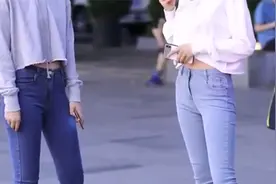 街拍美女，紧身牛仔裤，大长腿一览无遗视频封面
