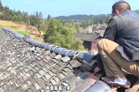 贵州木房顶用什么盖的？小伙翻新屋顶，带大家了解木房顶防水结构