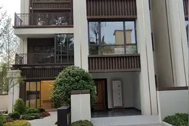 贵阳240万的大别墅，五层楼带花园带大露台，做梦都想住的房子！视频封面