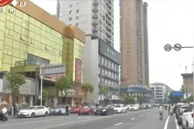 一把柴刀抢金店 男子抢走数十万元金项链 后续：嫌疑人落网全记录视频封面