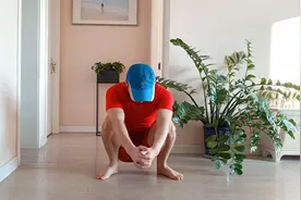 便秘憋的脸红脖子粗，试试2个动作，刺激肠道，排便通畅