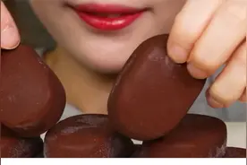 【YUNI ASMR】吃播 巧克力香草夹心冰淇淋【转载】视频封面