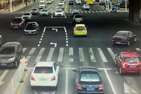 左转待转区和左转虚线，还有人傻傻分不清，方向盘一动直接扣6分