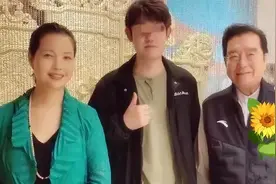 李天一刑满释放？假的！网上爆出的全家福其实是男粉两年前的合照