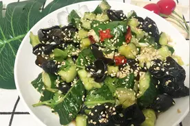 只要学会这招，就能花一块钱做出饭店卖25元一份的凉拌黄瓜木耳