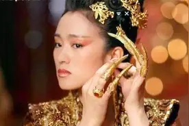 清代妃子手指上戴的指甲套，除了装饰，还有什么作用？视频封面