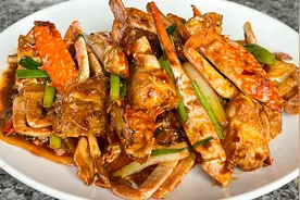 家常香辣炒螃蟹，肉质鲜嫩，香辣美味，吃的满嘴流油太过瘾了视频封面