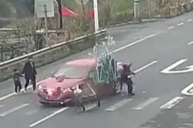 伴车如伴虎，开车分心走神，后果很严重视频封面