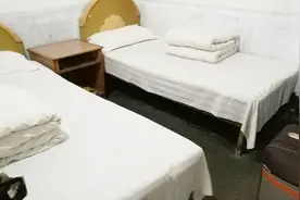 在河南漯河的住宿，单间，卫生间在外边，30元一天视频封面