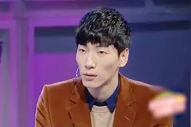 张亮自曝裸婚！大学相恋寇静主动提结婚，两人吃完午饭就领证视频封面