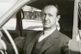 纪录片：绅宝的标志极具高贵感，狮子头顶王冠，代表崇尚