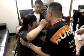 贵州一男子被拐23年后在杭州找到家人 相聚现场哭成泪人视频封面