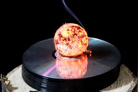 1000度铁球VS.光碟！现场浓烟滚滚视频封面