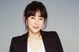 尹晶喜：靠《家门的荣光》爆红，与朴施厚传出恋情，如今儿女双全