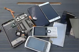 别用手机换脸盆了！手机主板和按键含有黄金，提取方法非常简单