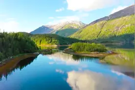 被人误解时微微一笑，是一种素养；受委屈时坦然一笑，是一种大度视频封面