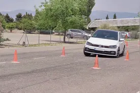大众Polo GTI麋鹿测试，看看这十几万的小钢炮调校得怎么样？