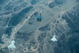 空军“三剑客”同框照登上小学课本封面！原来它是这样拍出来的