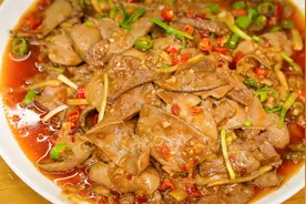 一锅成菜的肝腰合炒，掌握好火候和时间，才能保证弹脆滑嫩