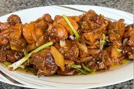 鸡肉不要再白切了，试试这个黄豆酱焖鸡，味道太香了