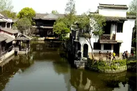 上海有座神秘的不公开的最专业的，多数市民也不知道的影视基地。视频封面