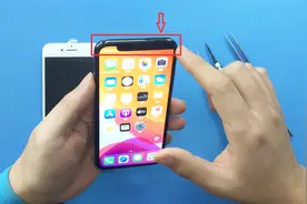 iPhoneX内屏损坏，出现黑斑闪白条，只能更换屏幕完成维修
