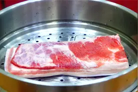 五花肉上锅蒸一蒸，出锅就是一道经典老川菜，这做法你肯定没见过