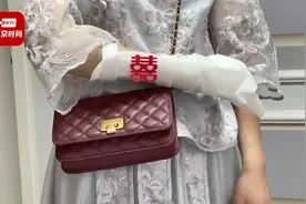 伴娘回应打着石膏参加闺蜜婚礼：堵门非常成功，没一个伴郎敢进视频封面