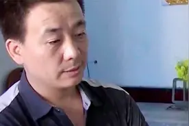 离婚十年，单亲父亲独自抚养儿子长大，结果却被亲子鉴定揭开真相视频封面